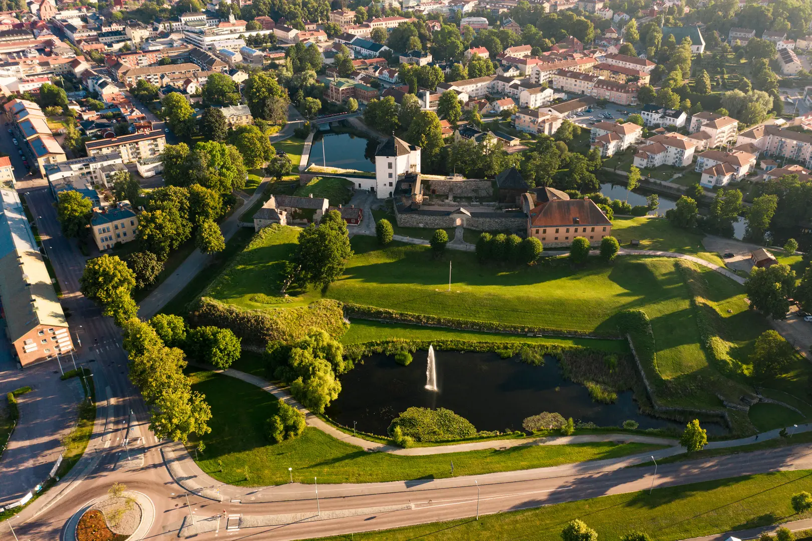 Vy över Leksand, där vi arbetar med ventilation i bostäder och fastigheter